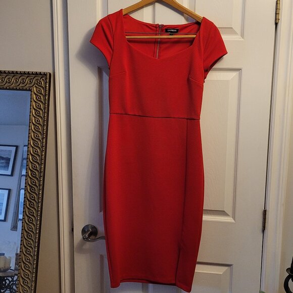 🌹NWOT Express Ribbed Puff Shoulder Sweetheart Midi Dress - Picture 2 of 9